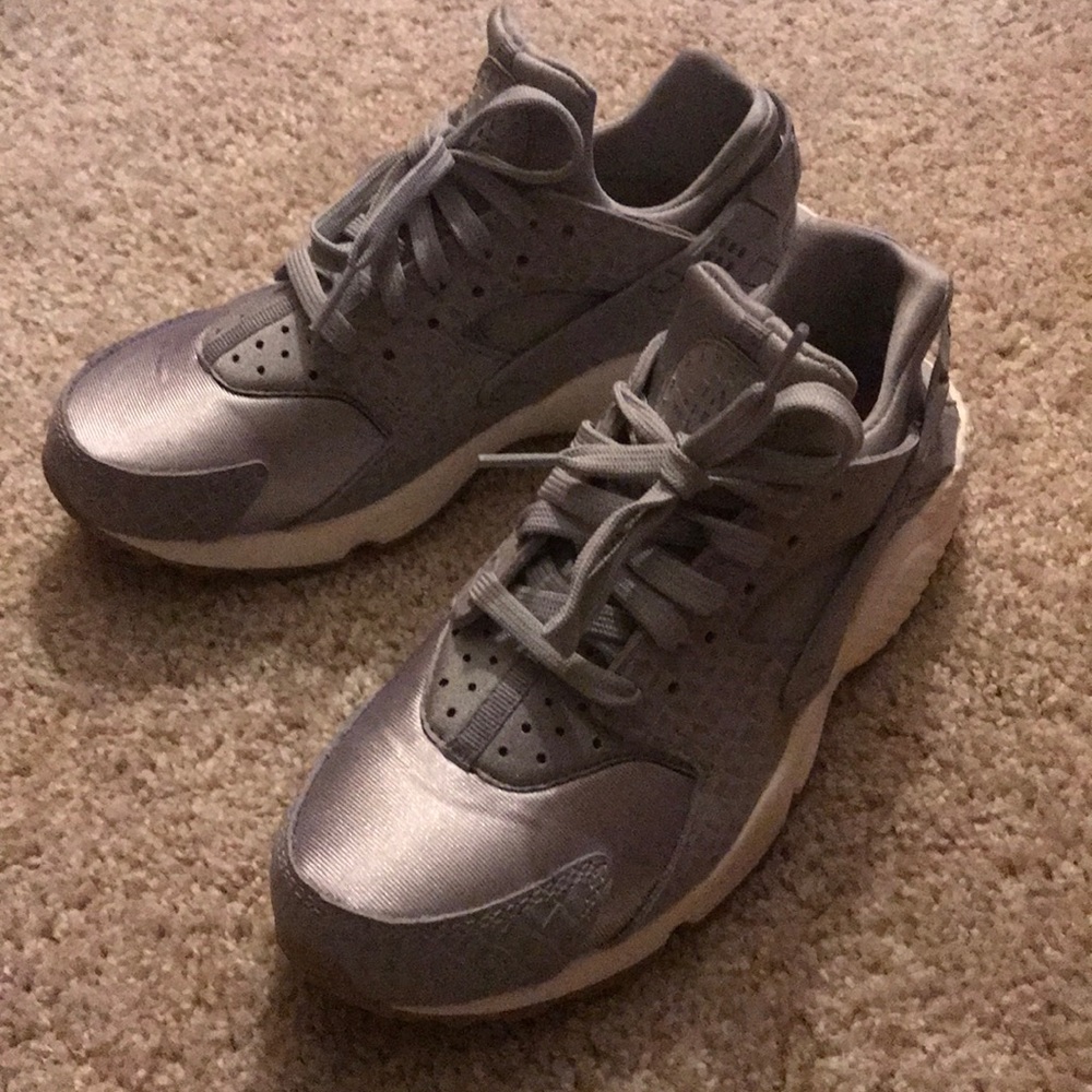 EUC Nike Huarache Women sz 8.5
